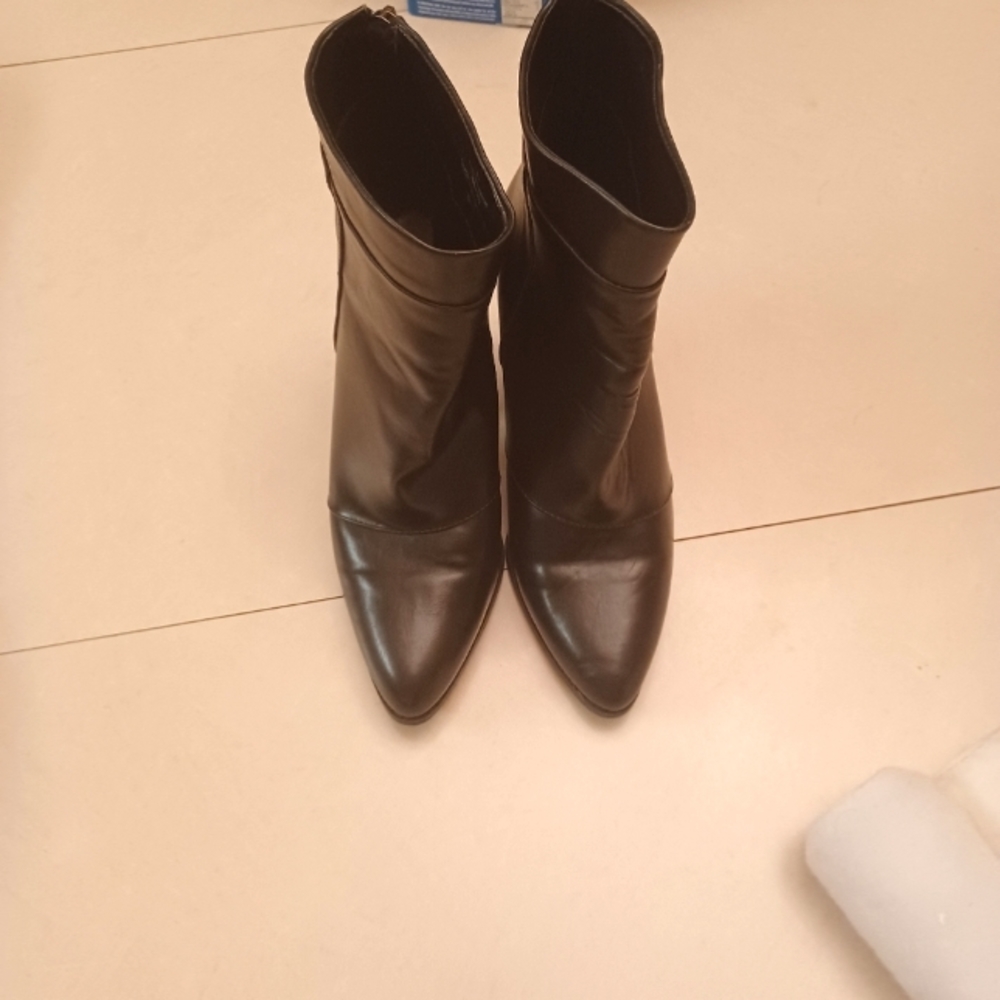 A+ Women's Black Ankle Boots